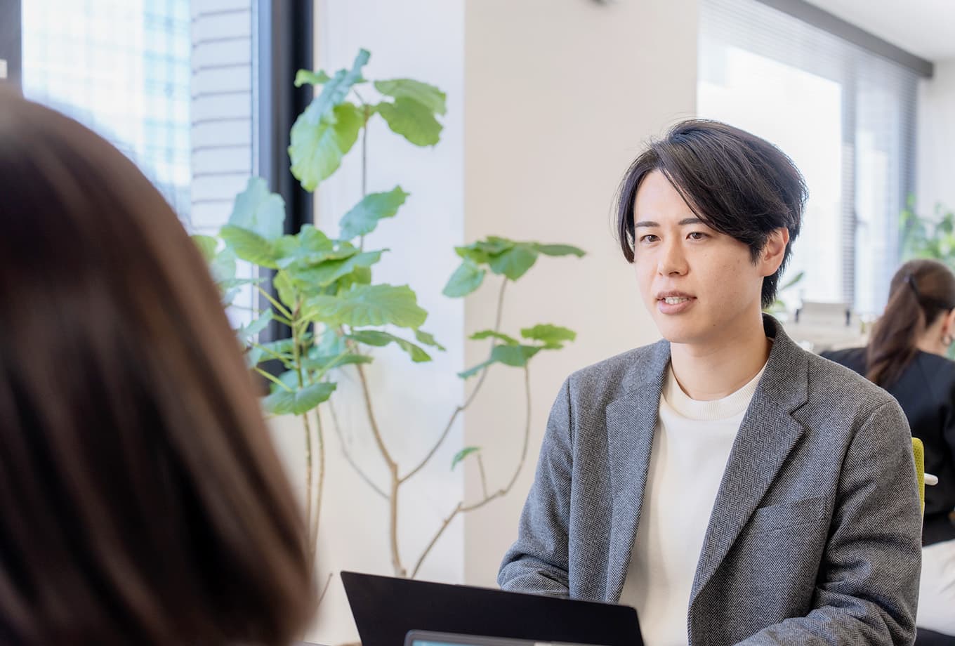 説明するbestaxスタッフ