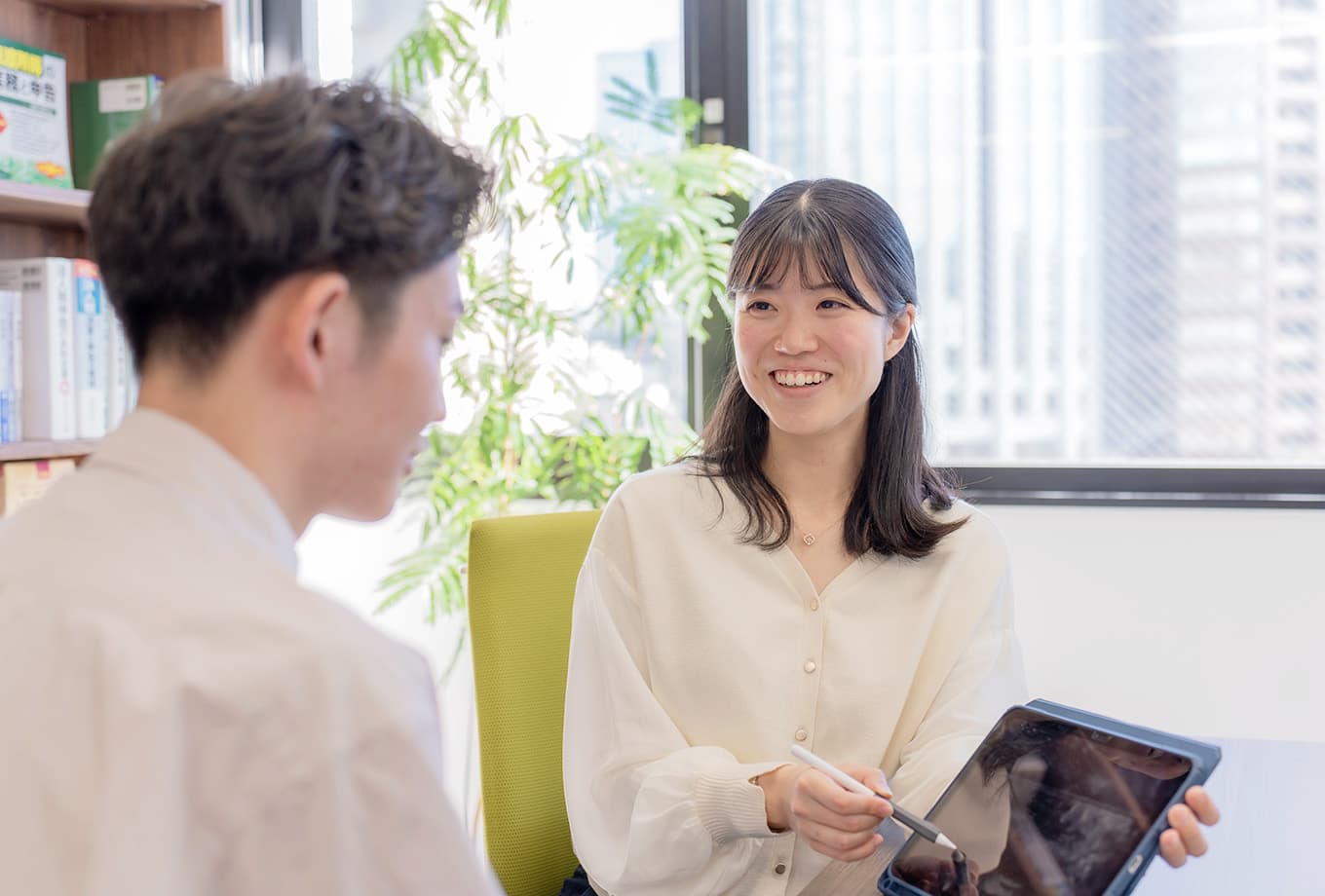 説明するbestaxスタッフ